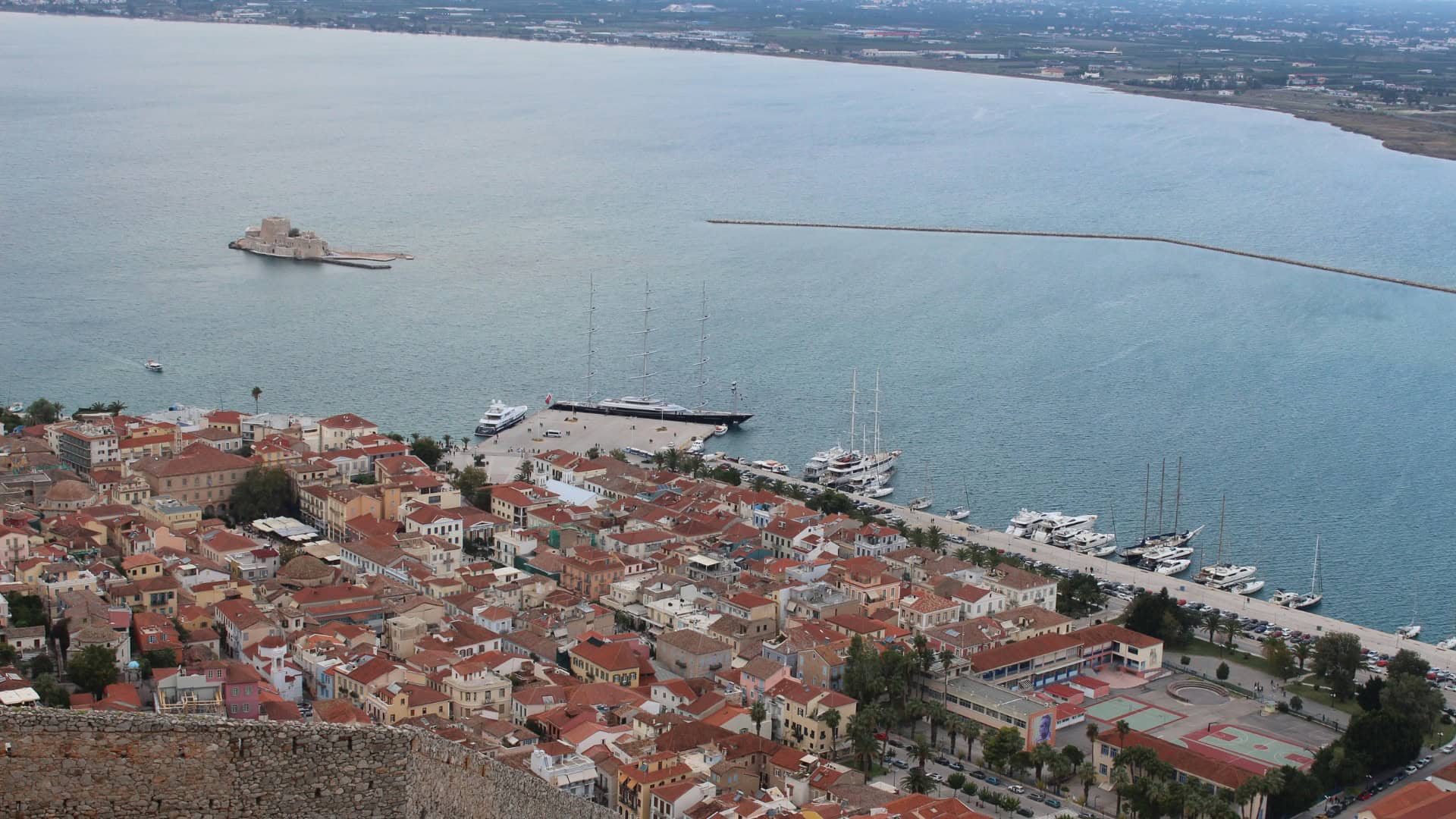 Nauplie, Grèce : une marina contemporaine au cœur d’un port millénaire