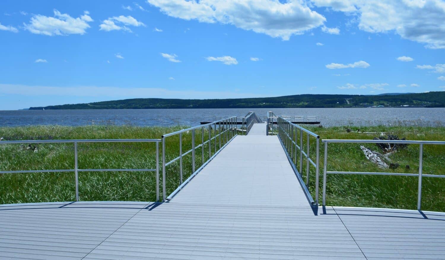 Protected natural environment and boardwalk Structurmarine